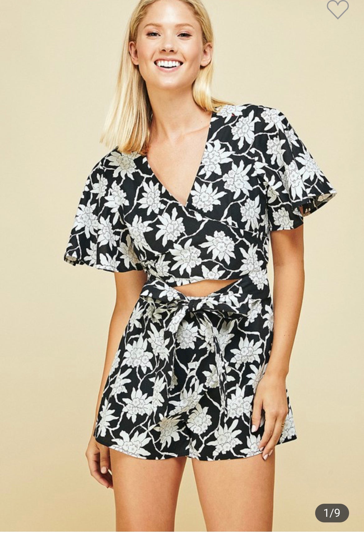 Front cutout crossing band romper
