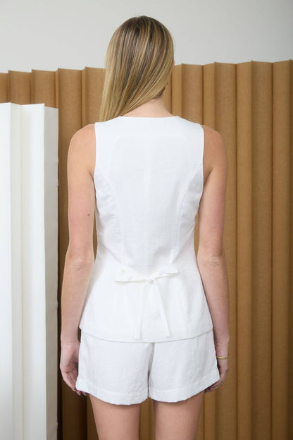 ROUND NECK SLEEVELESS BUTTON UP TOP