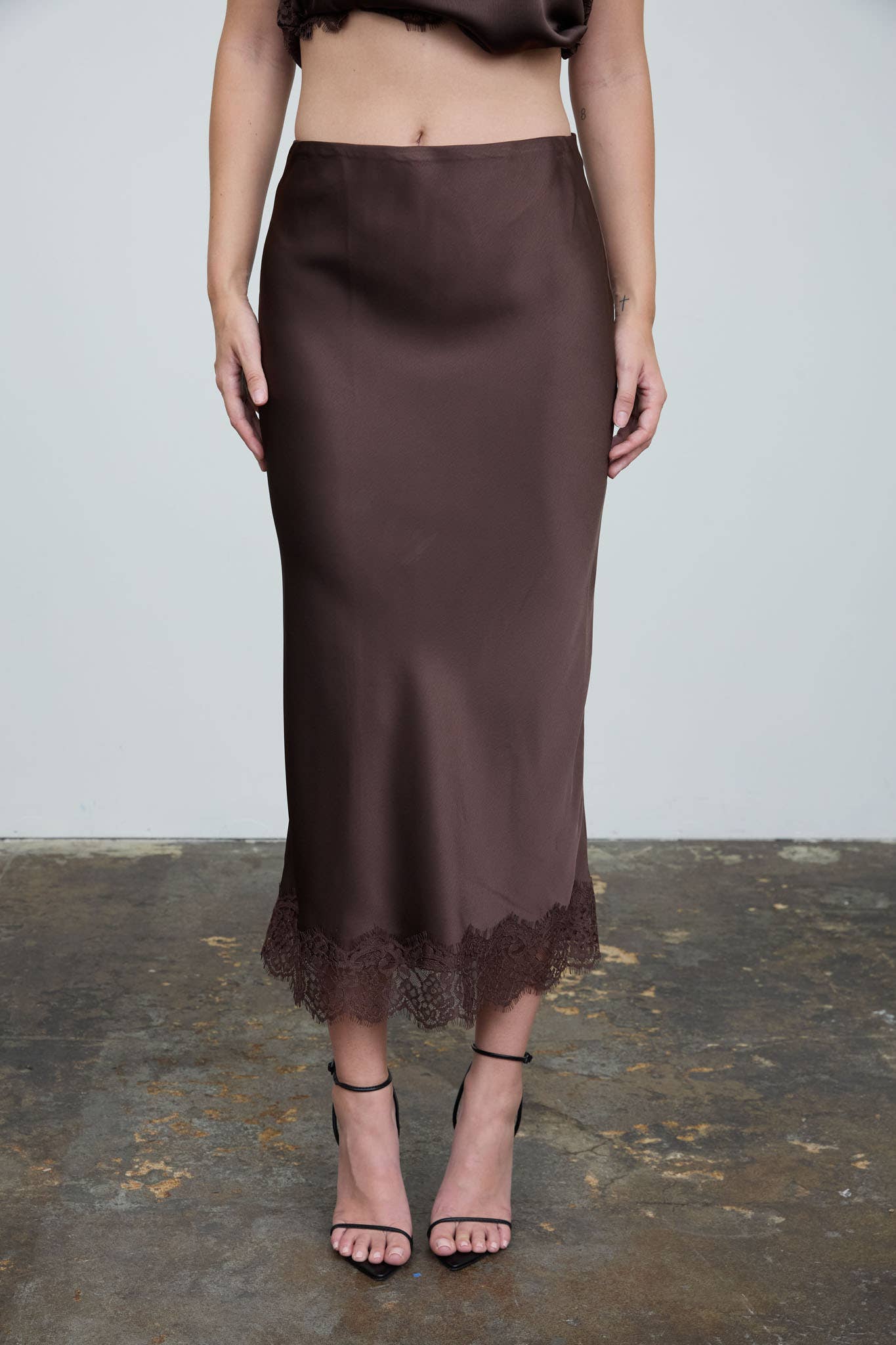 Lace the day hem BACK SLIT PENCIL MIDI SKIRT (PRE-ORDER