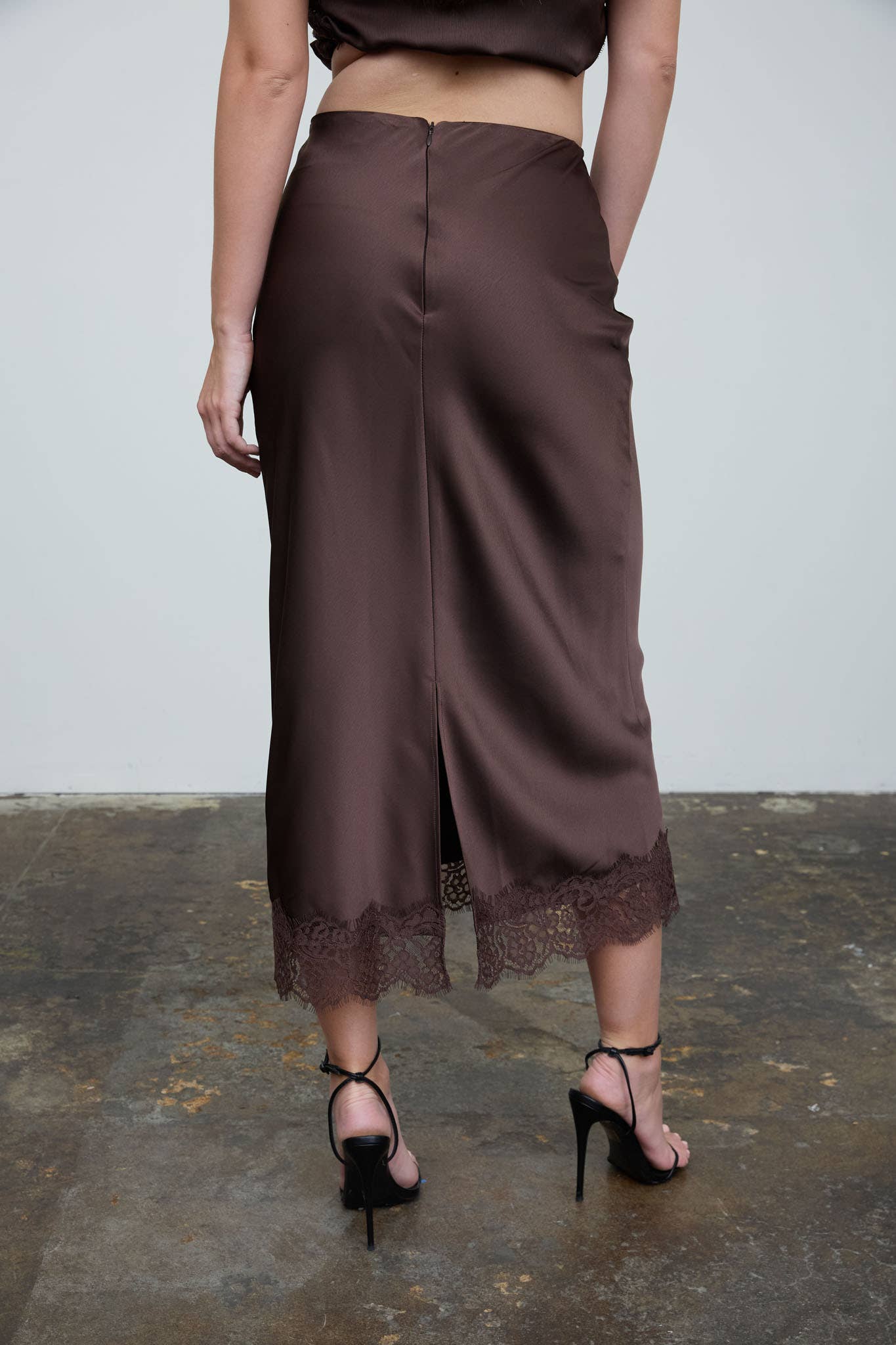 Lace the day hem BACK SLIT PENCIL MIDI SKIRT (PRE-ORDER