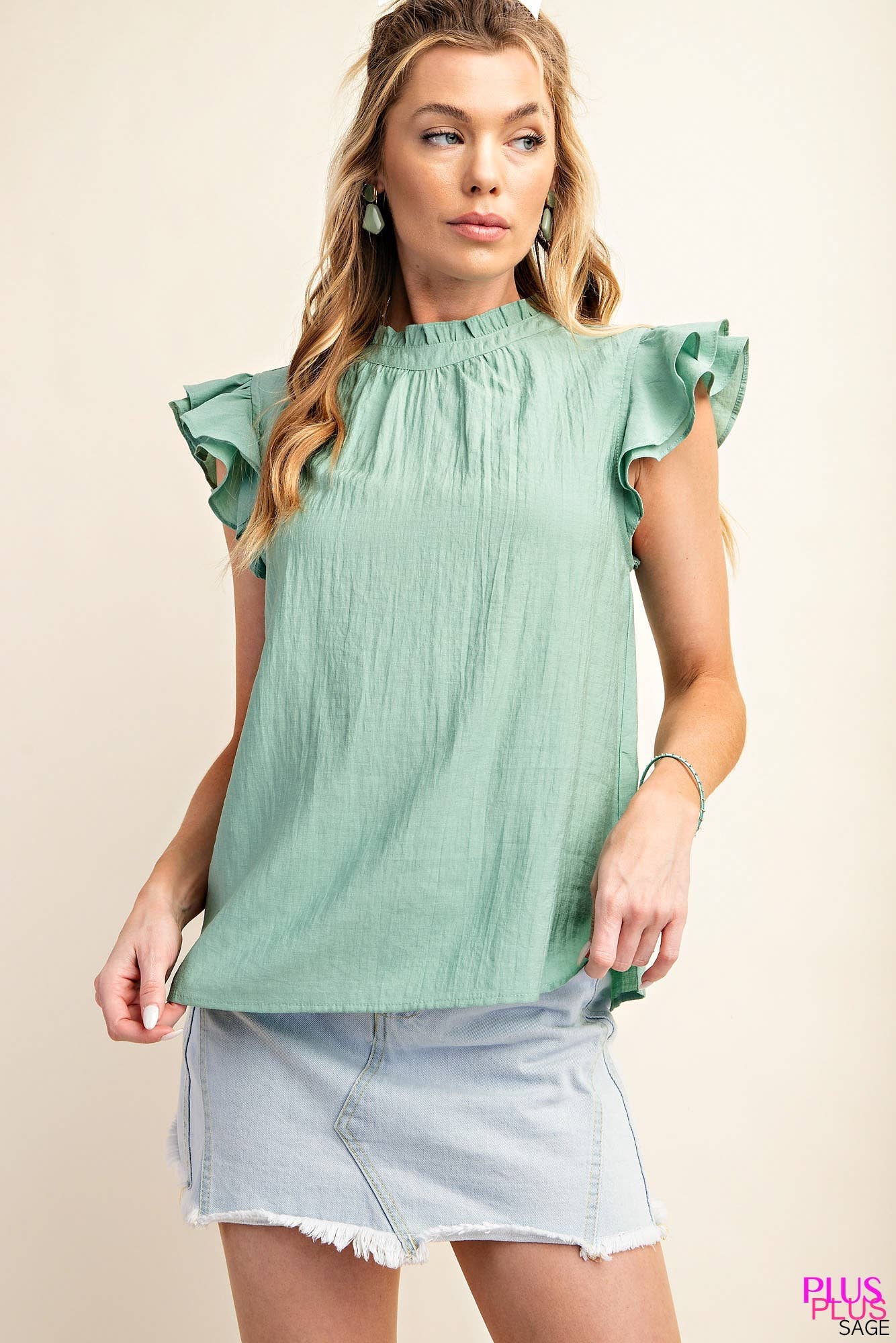 CELY TEXTURED TOP RUFFLE NECK BACK BUTTON CLOSER